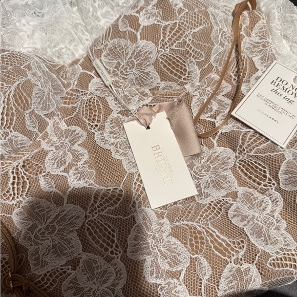 Jluxlabel FAIRYTALE ENDING LACE MAXI DRESS - Picture 2 of 6